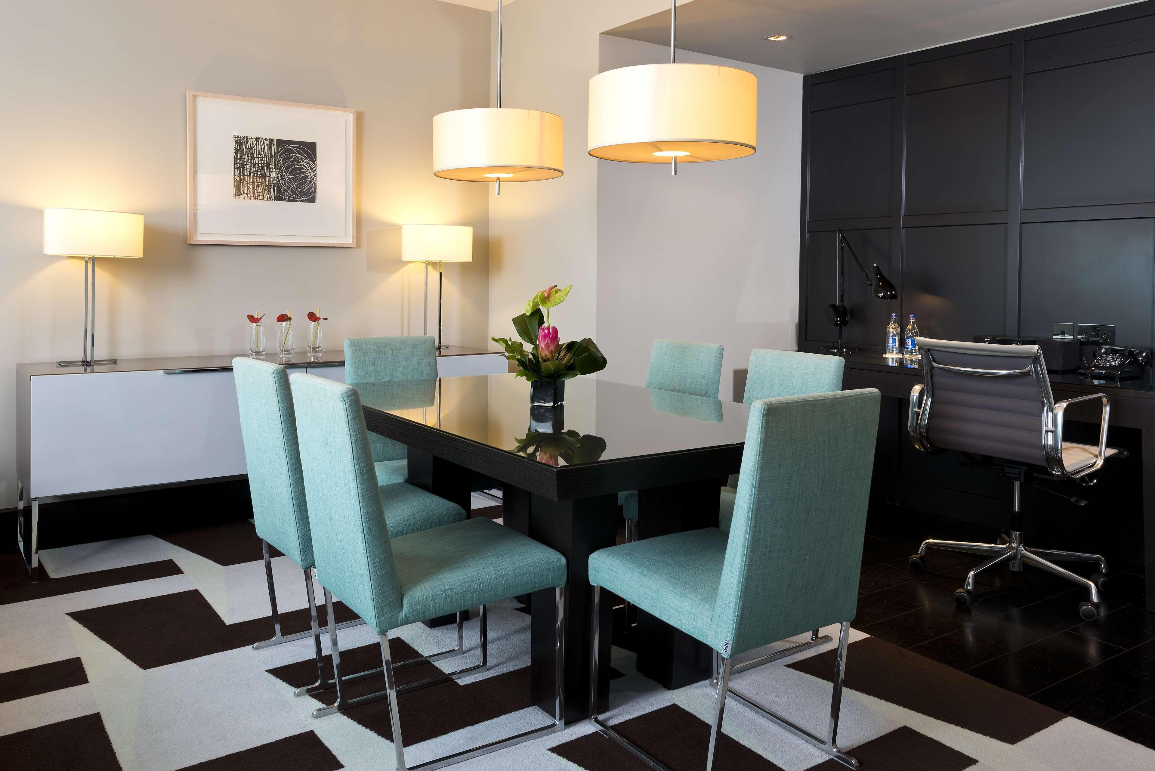 The Fitzwilliam Hotel Belfast Bagian luar foto A modern dining room