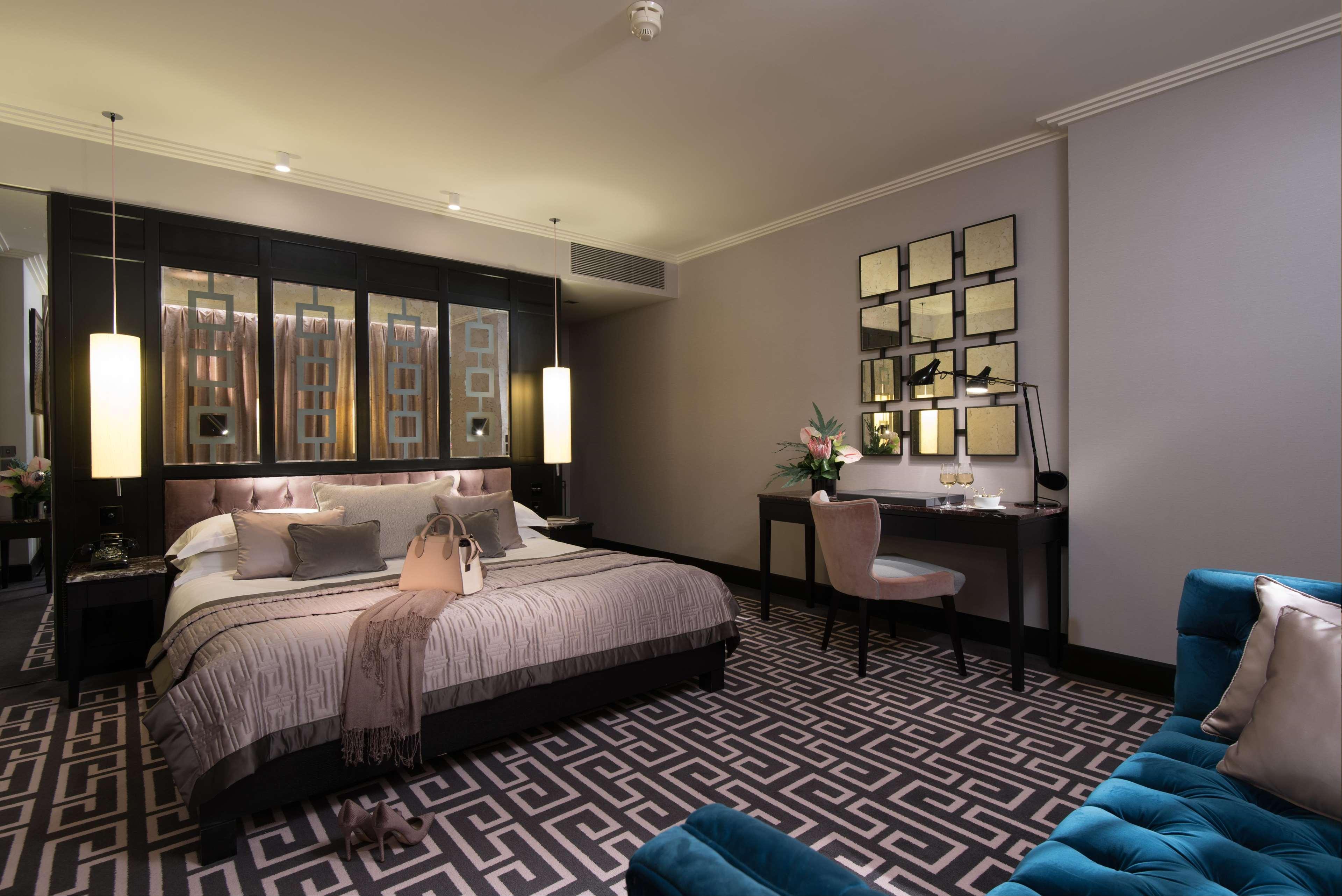 The Fitzwilliam Hotel Belfast Bagian luar foto A suite at the hotel