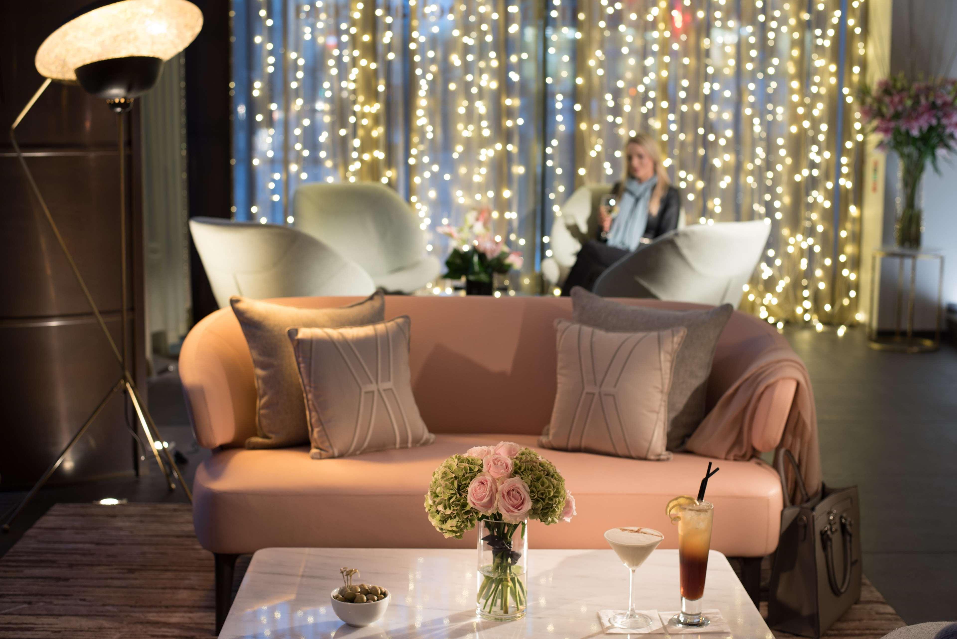 The Fitzwilliam Hotel Belfast Bagian luar foto The Lounge at London Heathrow Airport
