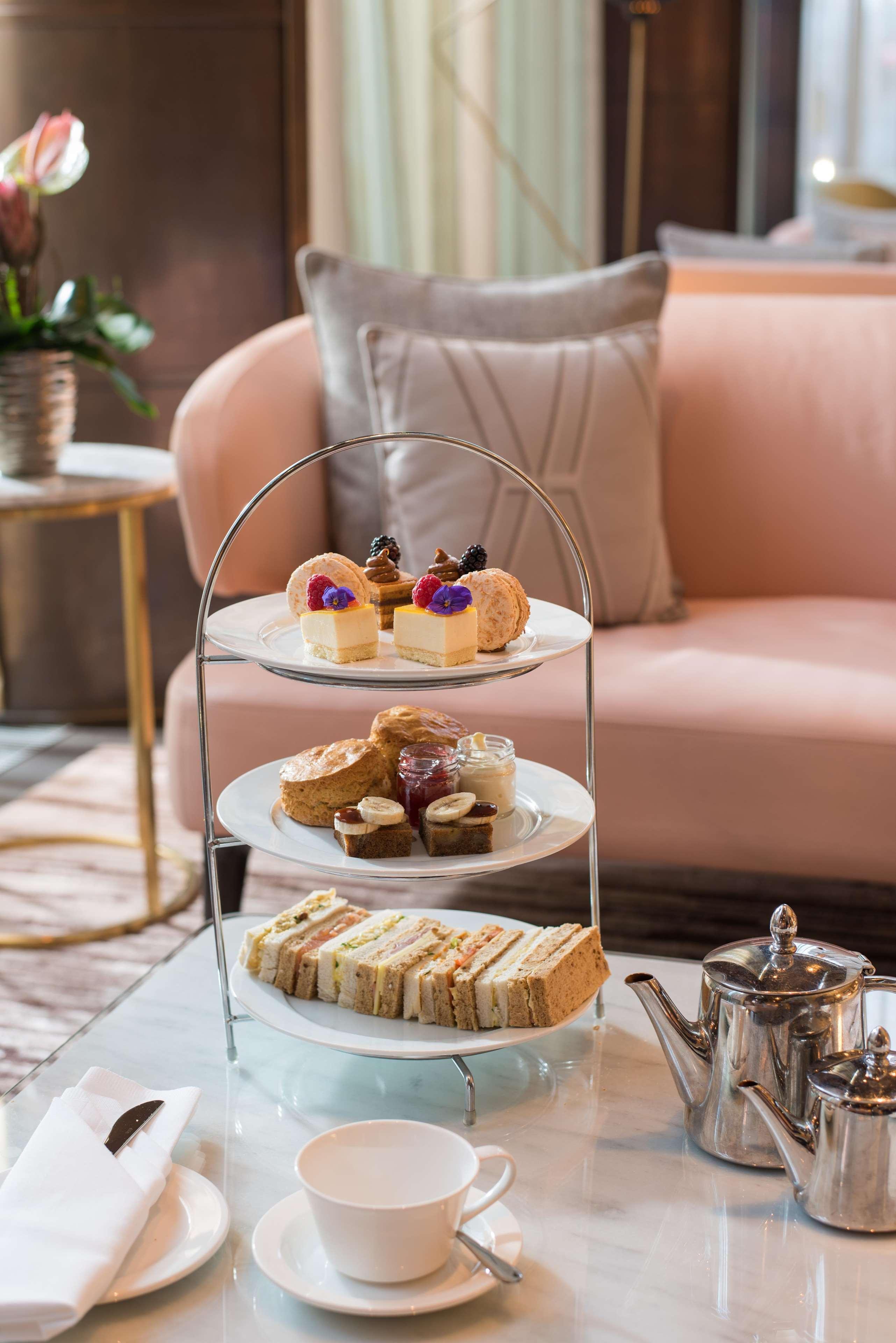 The Fitzwilliam Hotel Belfast Bagian luar foto Afternoon tea at The Ivy, St John's Wood
