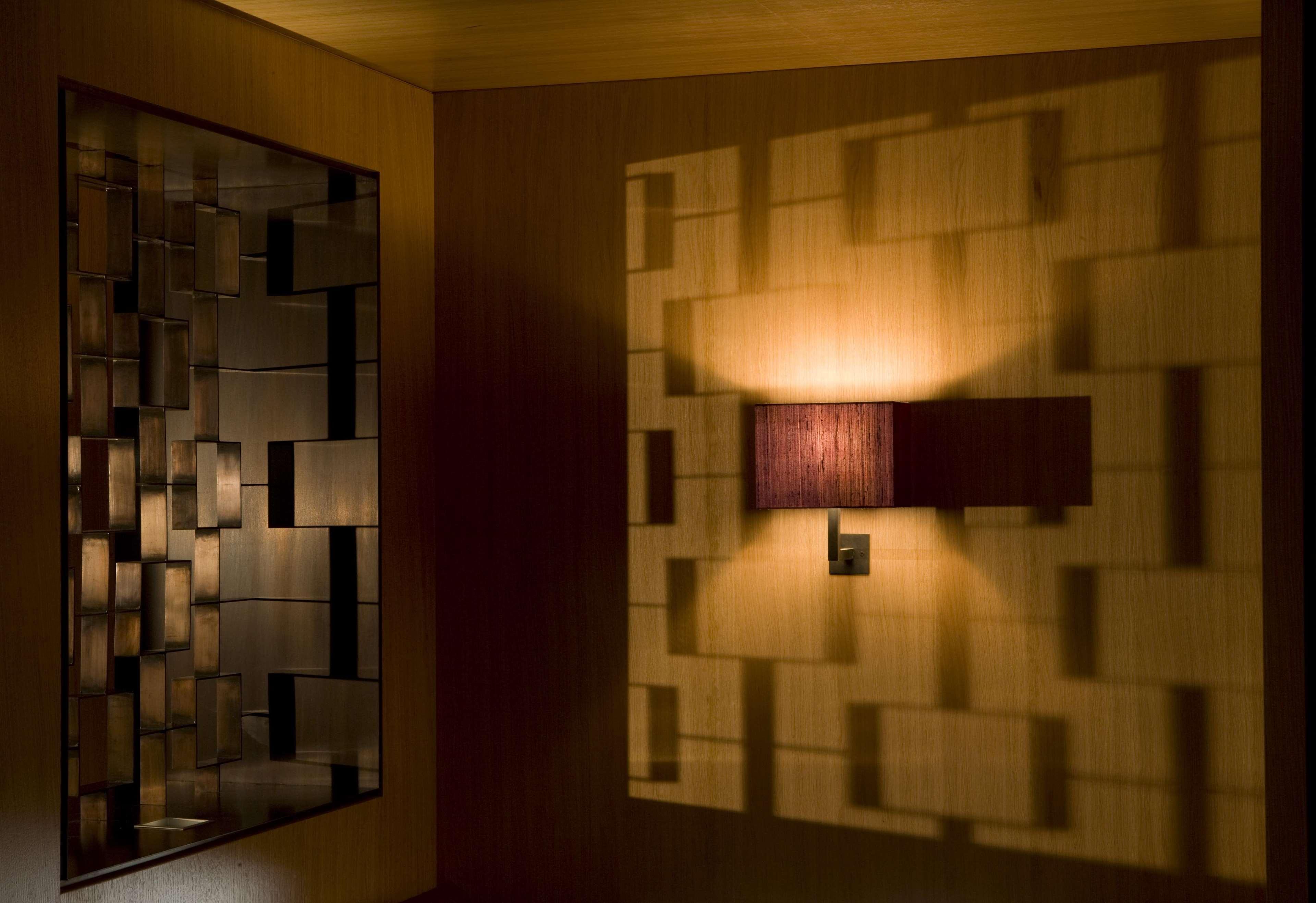 The Fitzwilliam Hotel Belfast Bagian luar foto A wall light